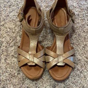 Gentle Souls Gold Wedges!